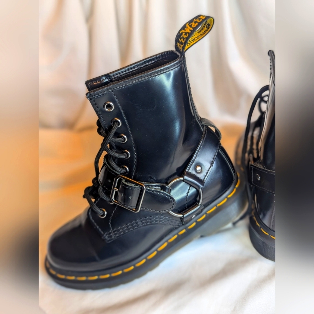 Dr Martens 1460 Harness like new sz 5